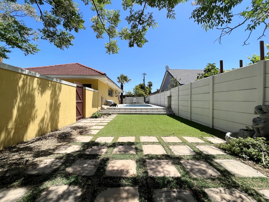 To Let 5 Bedroom Property for Rent in Soneike Western Cape